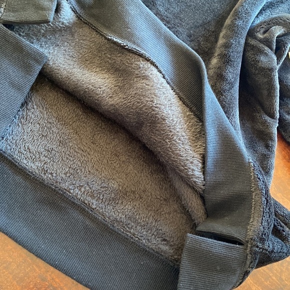 Gaiam Plush Pullover Black Size Medium - Picture 7 of 14